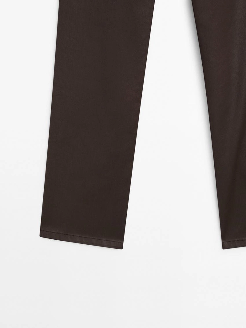 Брюки прямого кроя с высокой посадкой и восковым покрытием