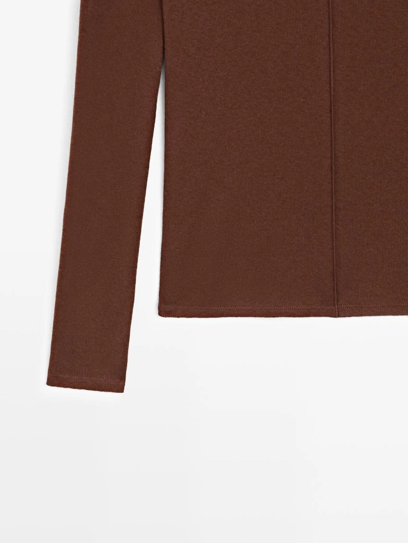 Лонгслив с деталями швов