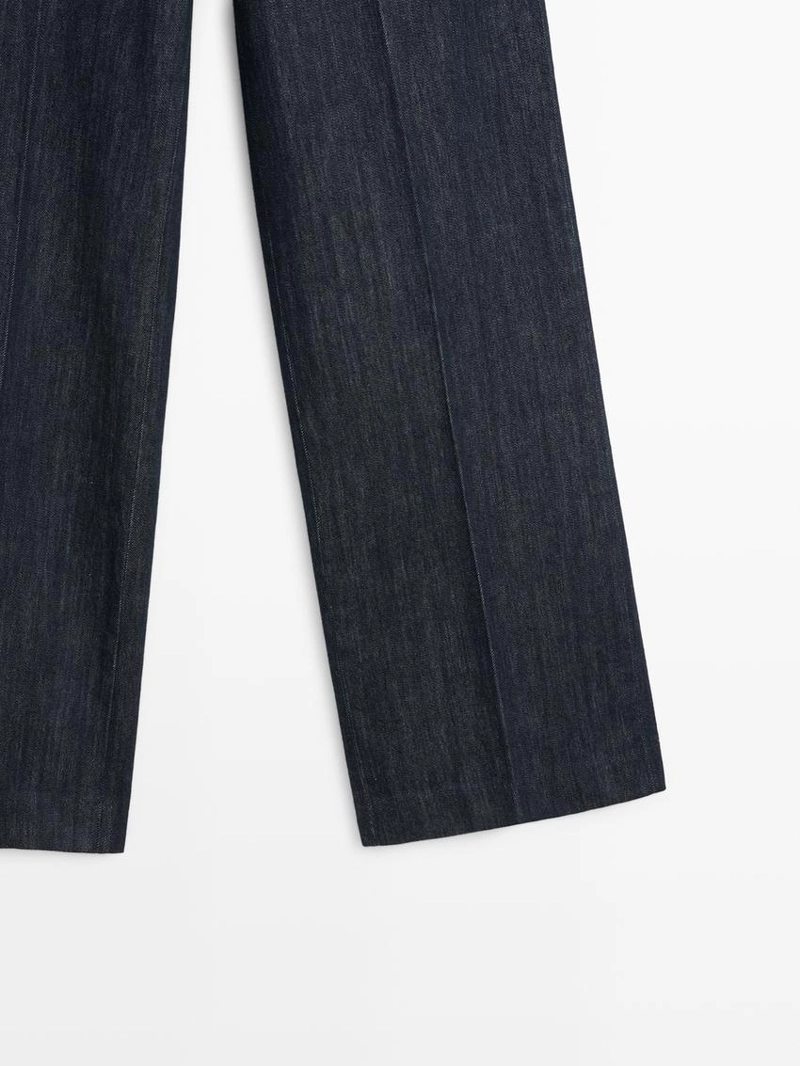 Джинсы с широкими штанинами и средней посадкой