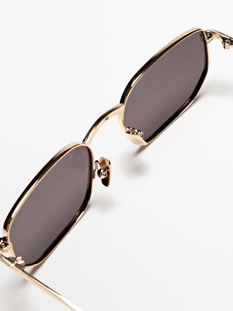 Солнечные очки квадратной формы из металла