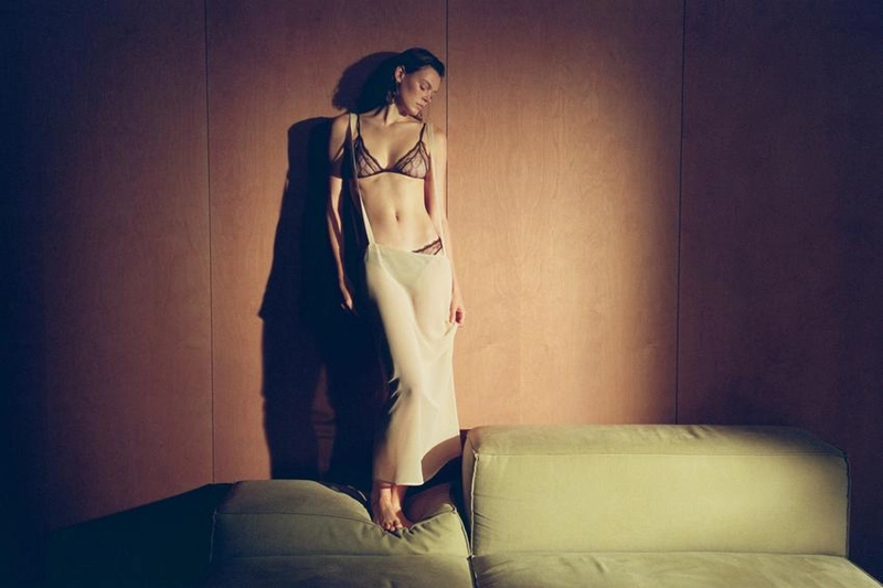 Трусики с кружевными вставками блонди