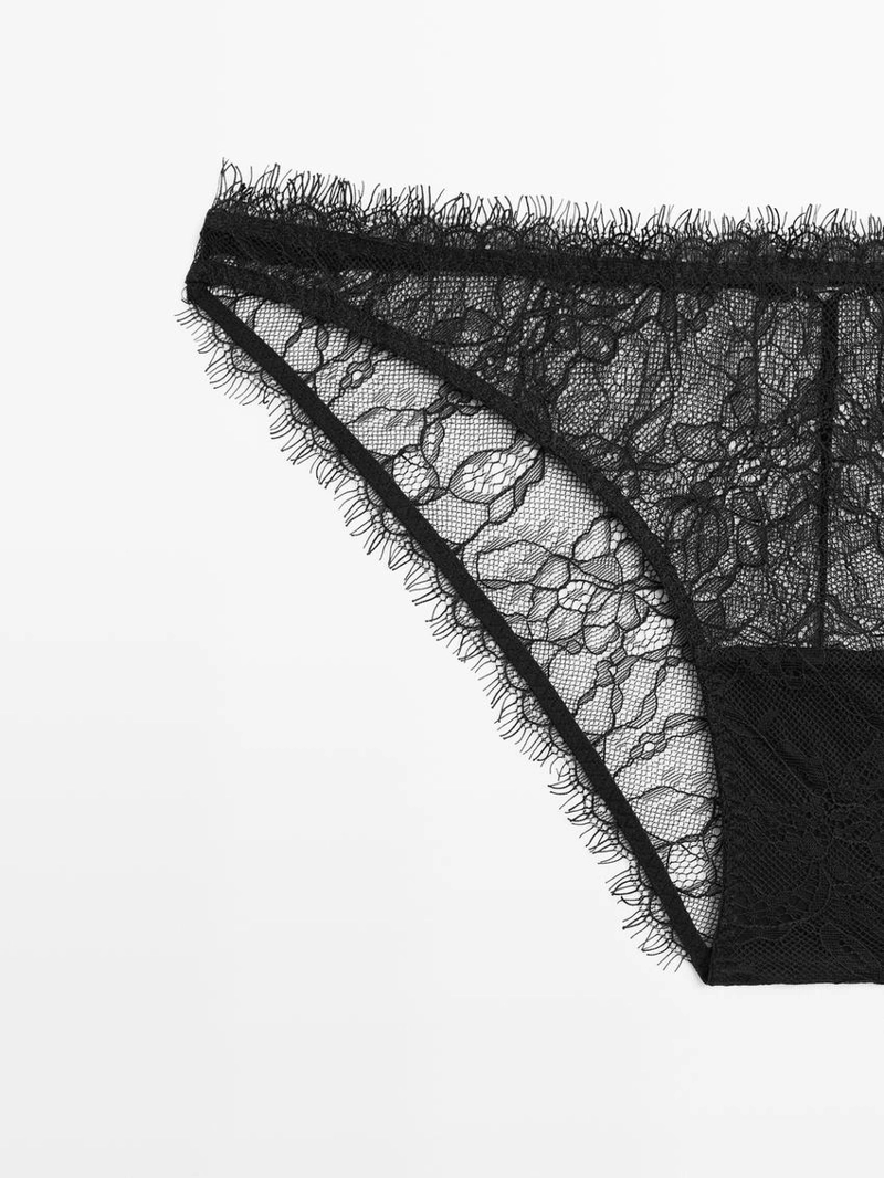 Трусы из кружева с рваными краями