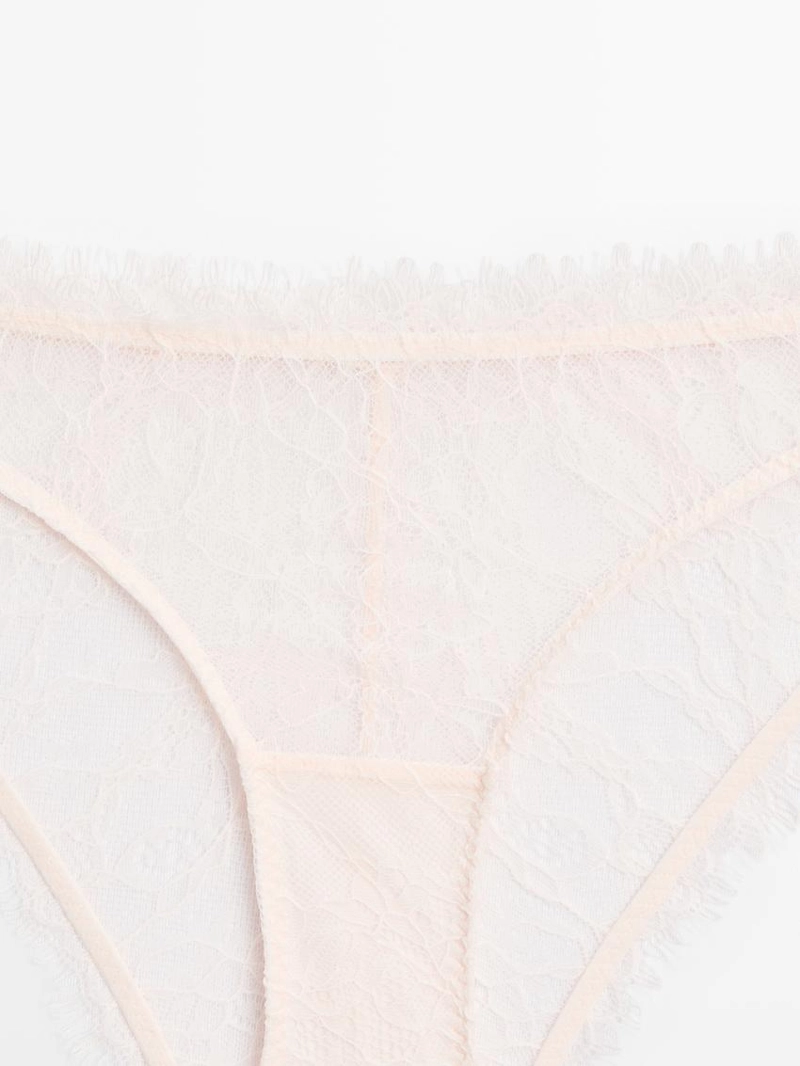 Трусы из кружева с рваными краями