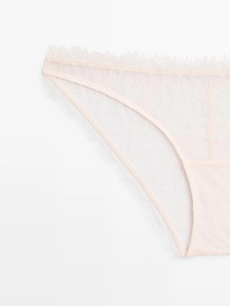 Трусы из кружева с рваными краями