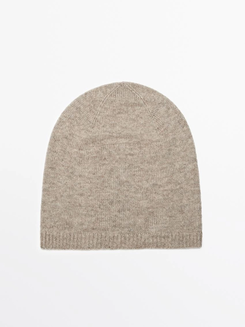 Тонкая вязаная шапка