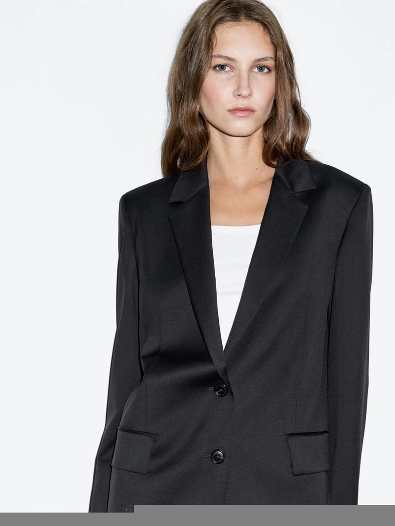 Пиджак из 100% экстра тонкой шерсти на две пуговицы