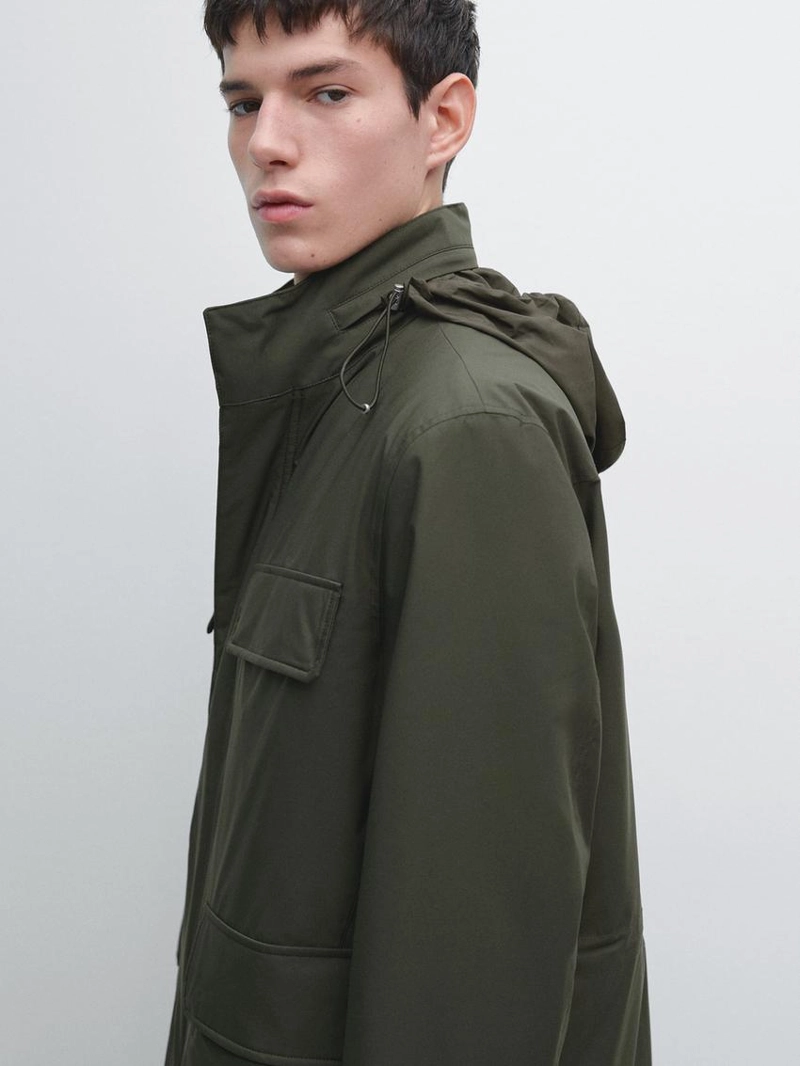 Пуховик с карманами и водоотталкивающей отделкой