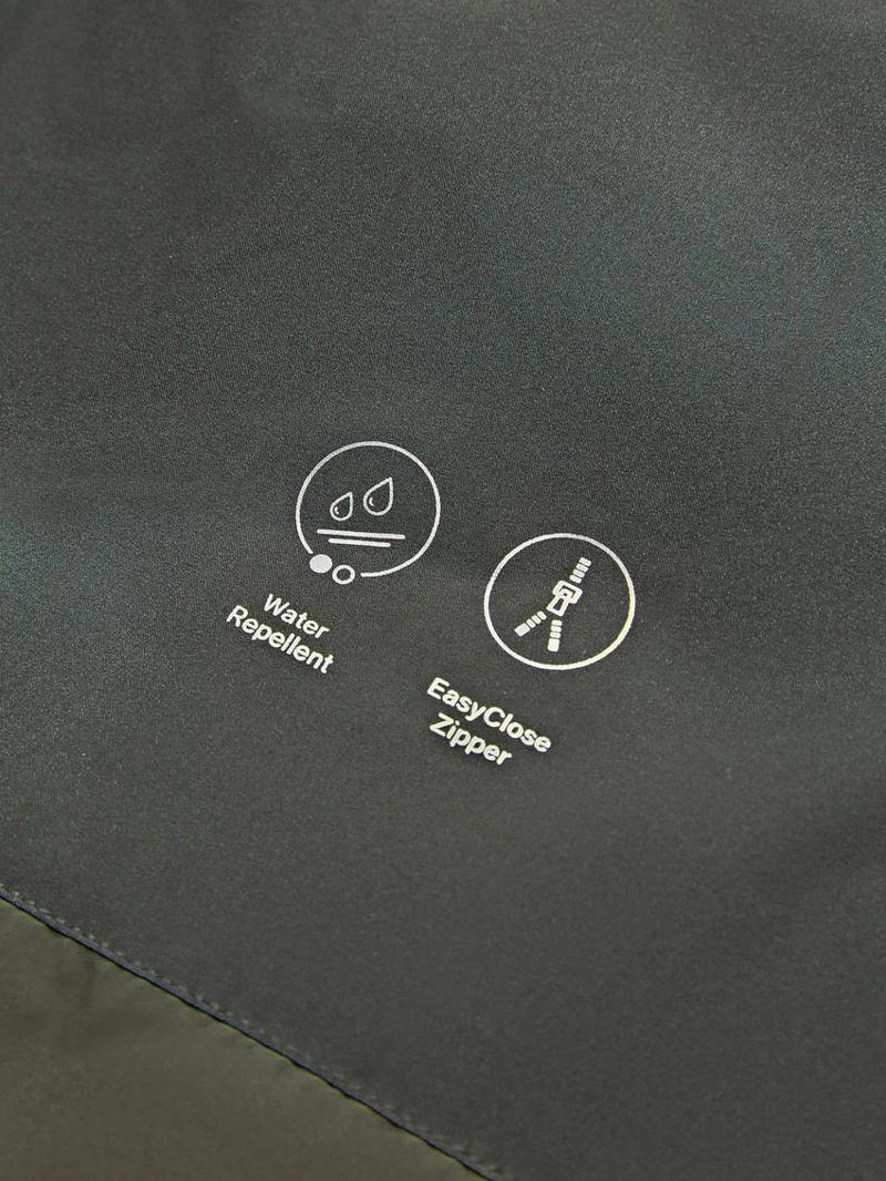 Пуховик с карманами и водоотталкивающей отделкой