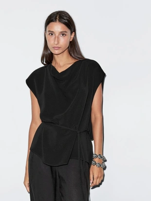 Топ из креповой ткани с драпировкой на горловине- Заказать в России