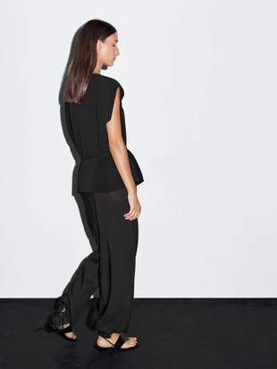 Топ из креповой ткани с драпировкой на горловине- Заказать в России