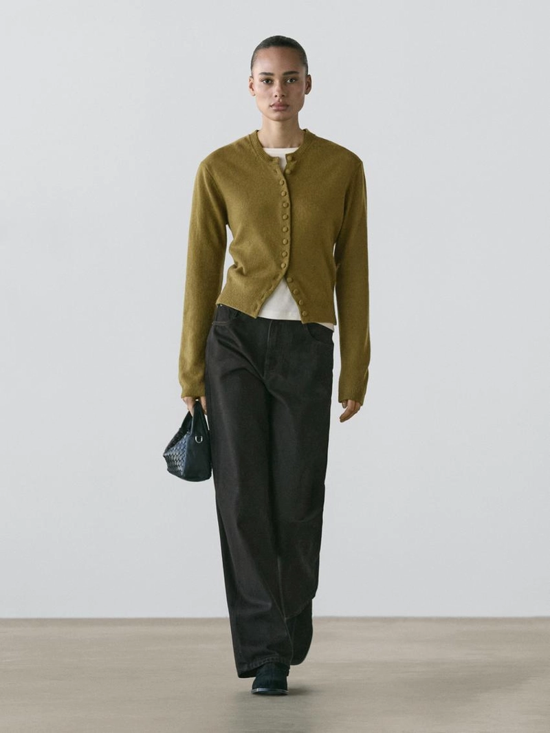 Кардиган из шерсти с покрытыми пуговицами