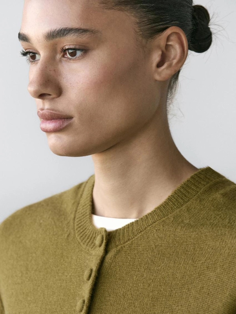 Кардиган из шерсти с покрытыми пуговицами