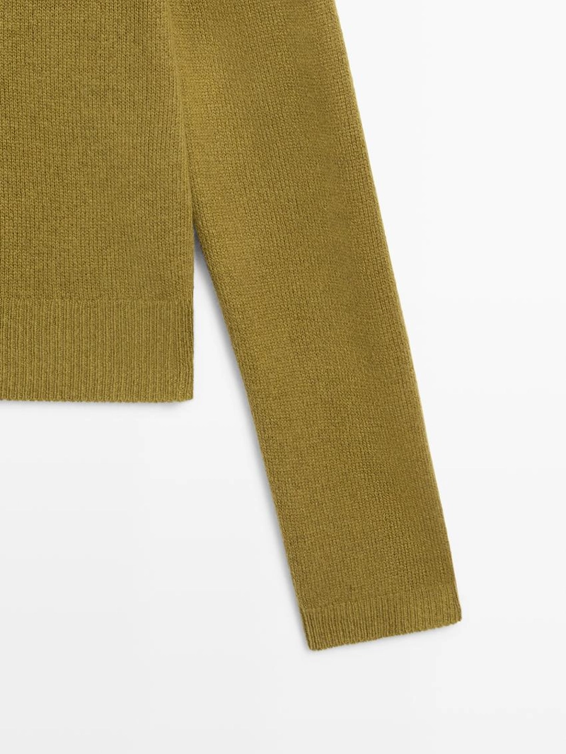 Кардиган из шерсти с покрытыми пуговицами