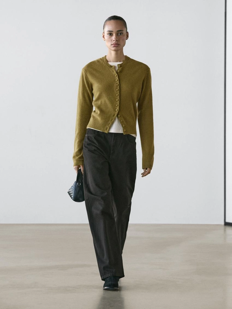 Кардиган из шерсти с покрытыми пуговицами