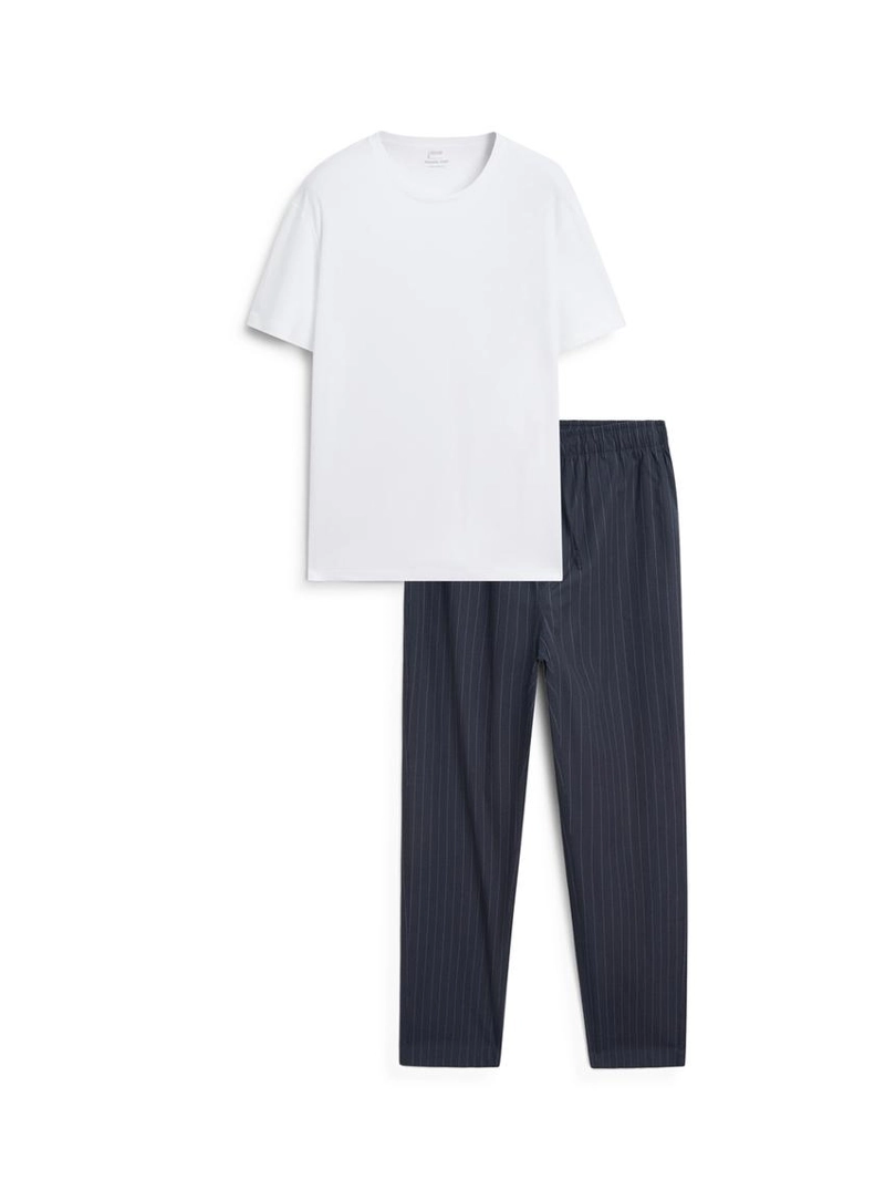 Футболка с коротким рукавом и полосатые брюки для пижамы