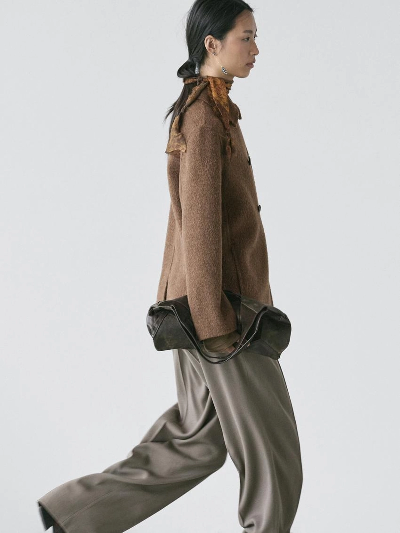 Пальто из шерстяно-шелковой смеси с двубортной застежкой