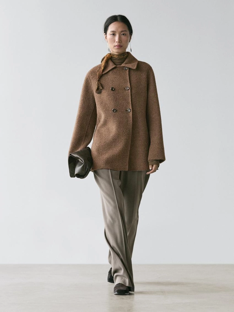 Пальто из шерстяно-шелковой смеси с двубортной застежкой