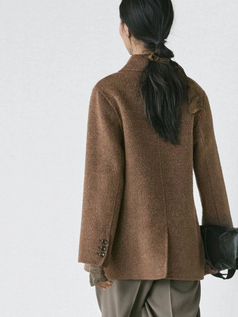 Пальто из шерстяно-шелковой смеси с двубортной застежкой