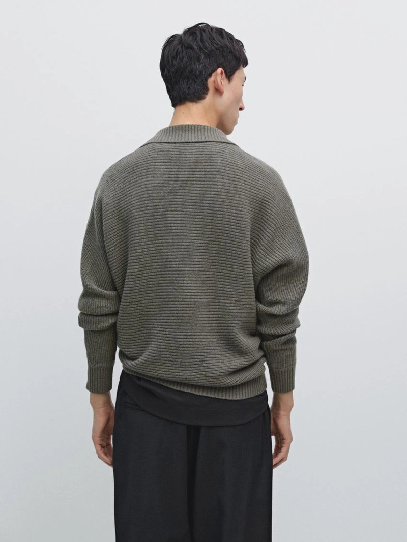 Пуловер из вязаного материала с воротником на пуговицах