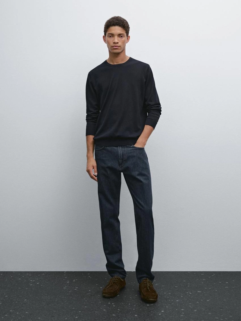 Джинсы с узкими брючинами