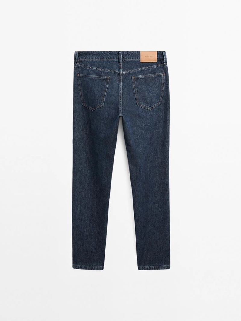 Джинсы с узкими брючинами