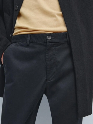 Брюки SLIM FIT с эластичным боковым деталем- Заказать в России