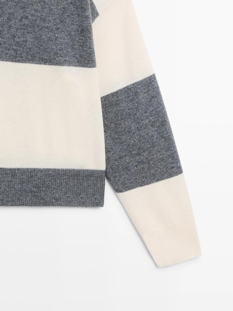 Полосатый вязаный свитер с воротником-поло