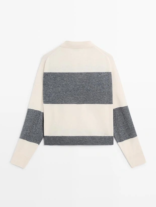 Полосатый вязаный свитер с воротником-поло- Заказать в России