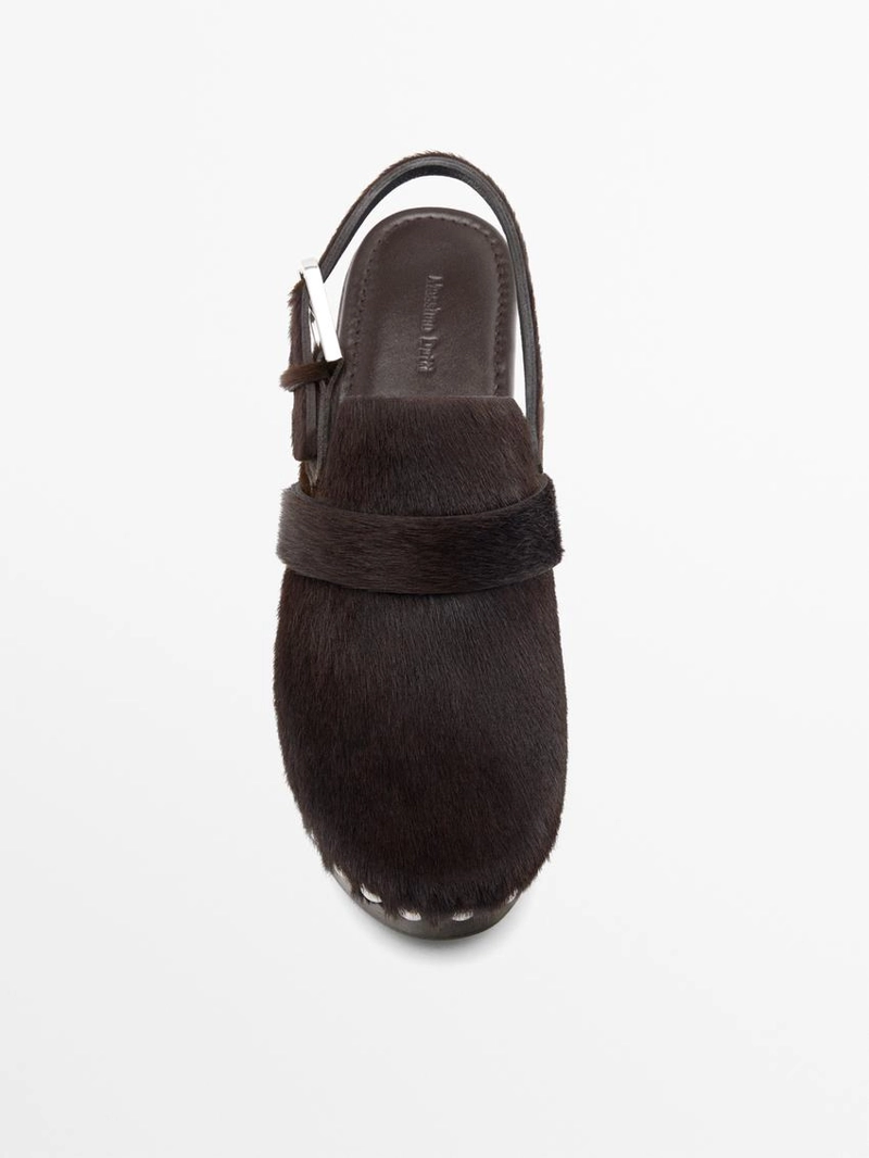 Сабо из кожи с меховым покрытием на деревянной подошве