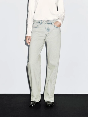 Джинсы с широкими штанинами и средней посадкой- Заказать в России