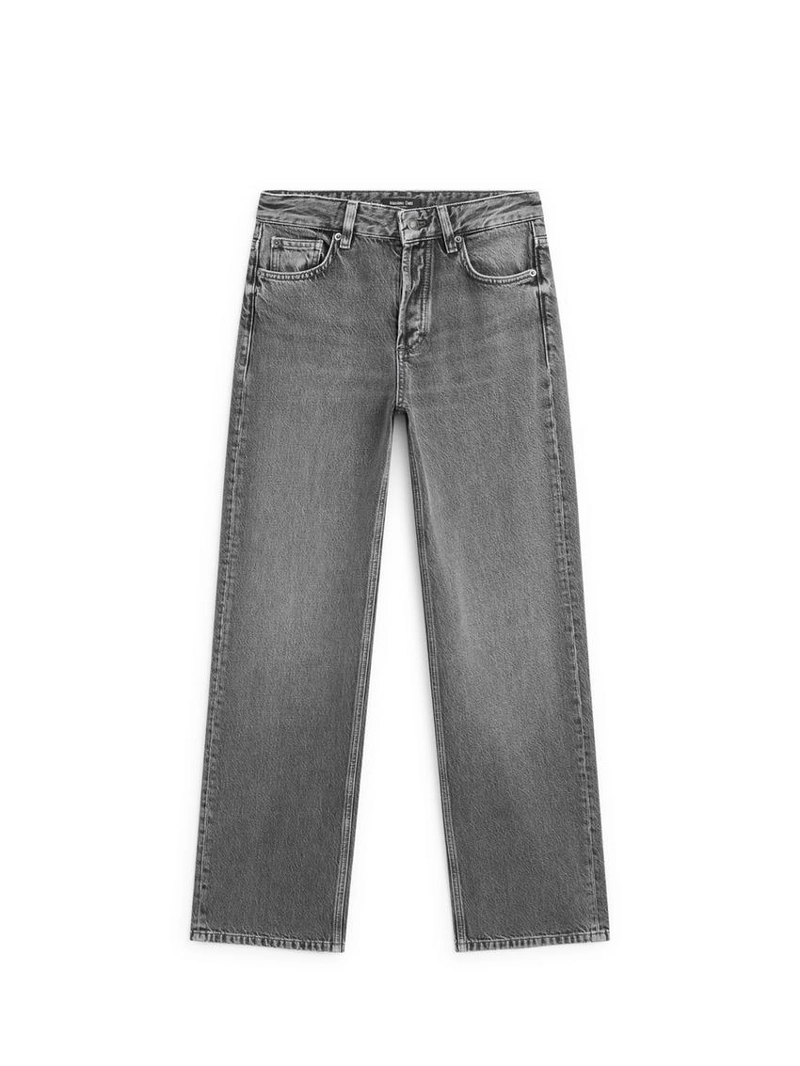 Джинсы с широкими штанинами и средней посадкой