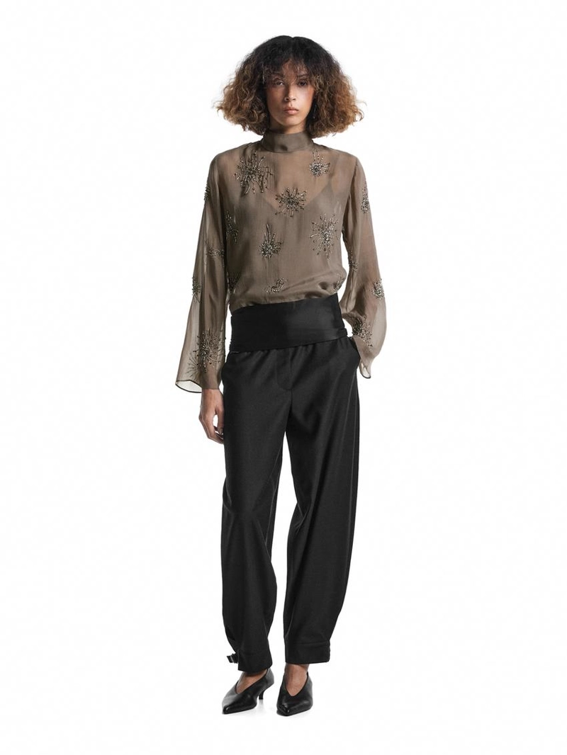 Блузка с вышивкой из полупрозрачной ткани