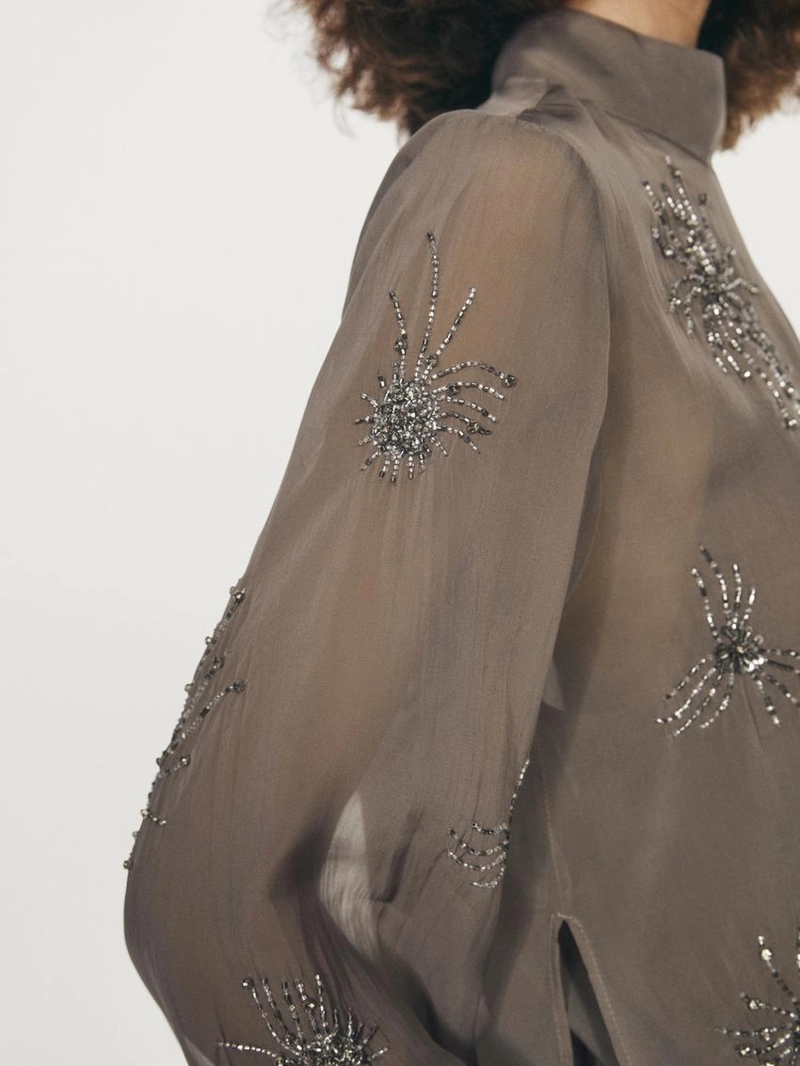 Блузка с вышивкой из полупрозрачной ткани