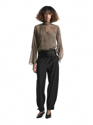 Блузка с вышивкой из полупрозрачной ткани- Заказать в России