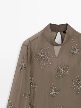 Блузка с вышивкой из полупрозрачной ткани- Заказать в России