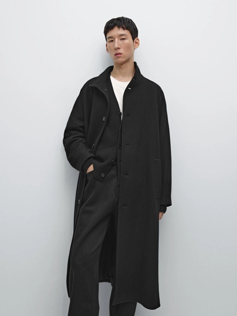 Длинное пальто с высоким воротником из 100% шерсти