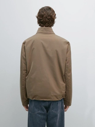 Пуховик с водоотталкивающей пропиткой и высоким воротником- Заказать в России