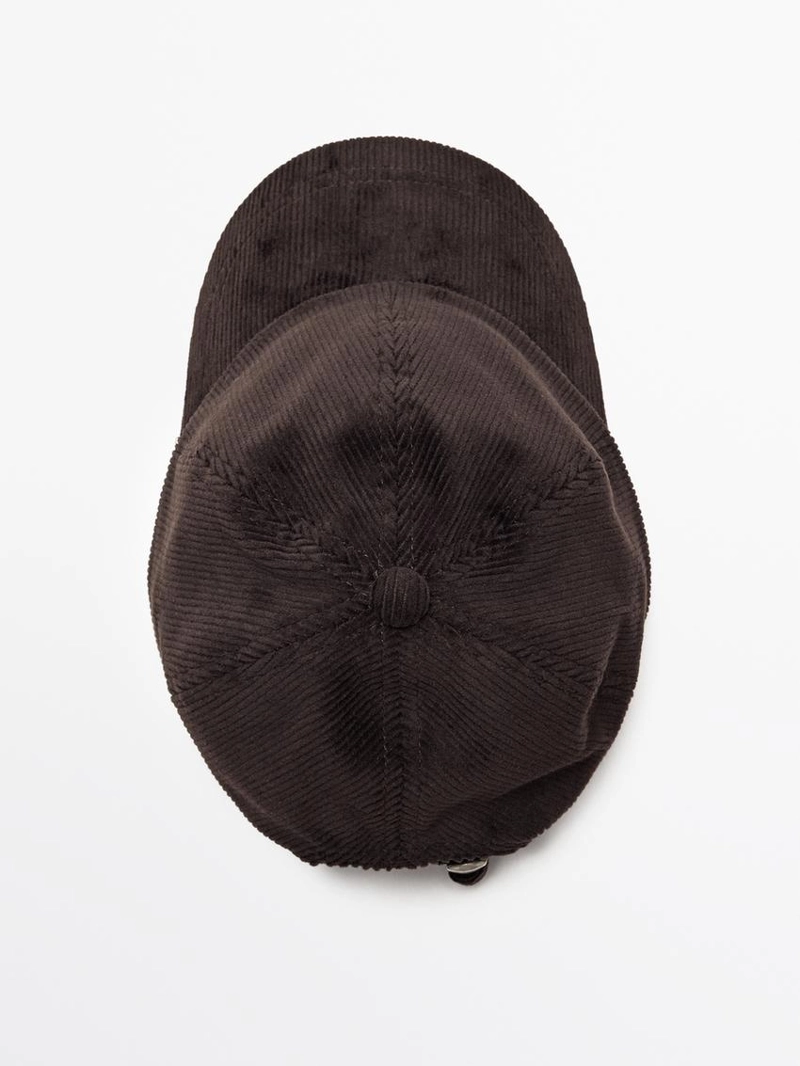 Бейсболка из вельвета