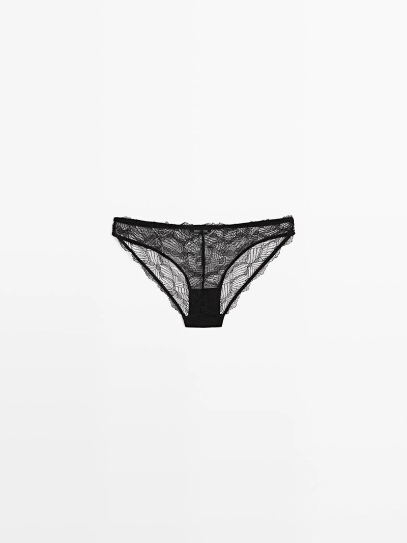 Благородные трусики с кружевными деталями