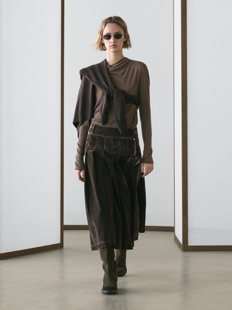 Джинсовая миди-юбка с коробочными складками