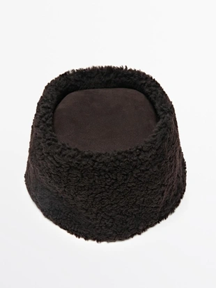 Кожаная шапка с отворотом- Заказать в России