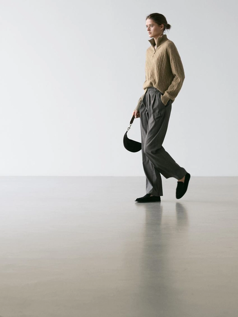 Брюки с защипами в полоску