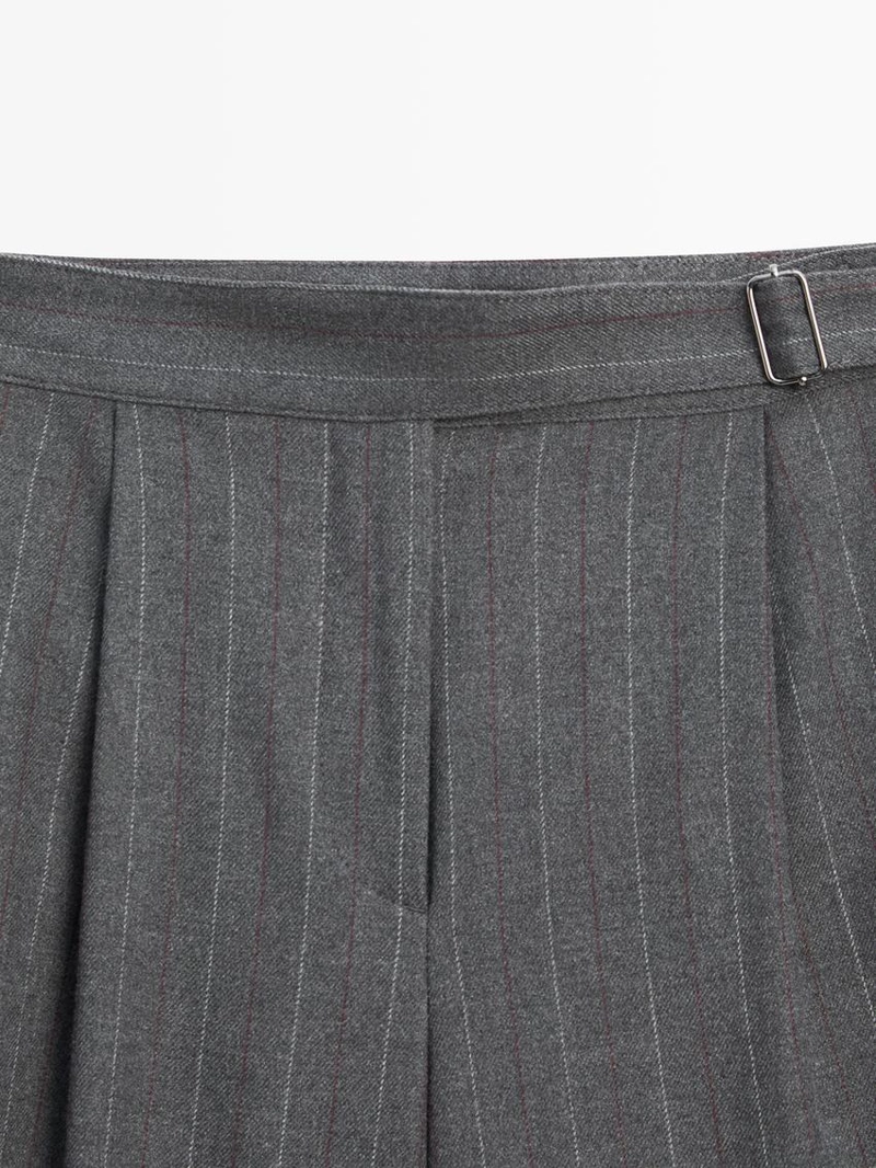 Брюки с защипами в полоску