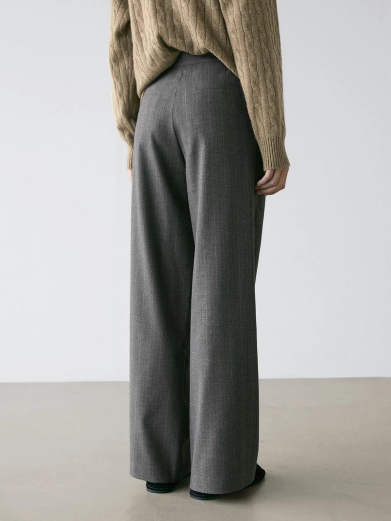 Брюки с защипами в полоску