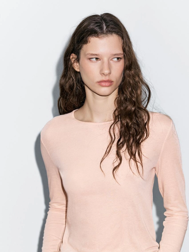 Легкая футболка с длинным рукавом