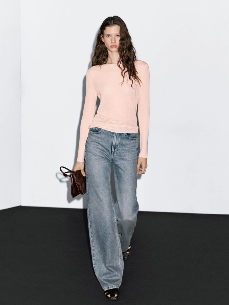 Легкая футболка с длинным рукавом