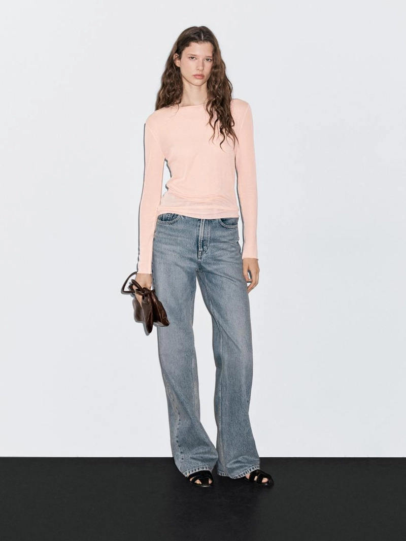 Легкая футболка с длинным рукавом