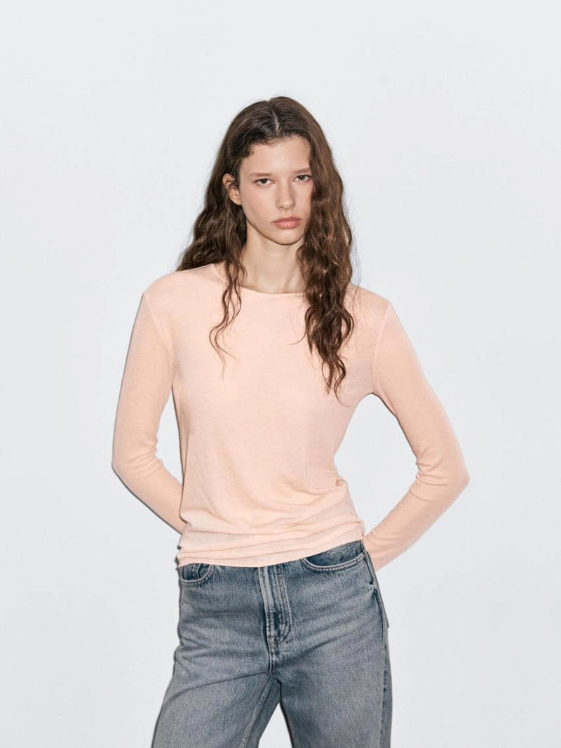 Легкая футболка с длинным рукавом