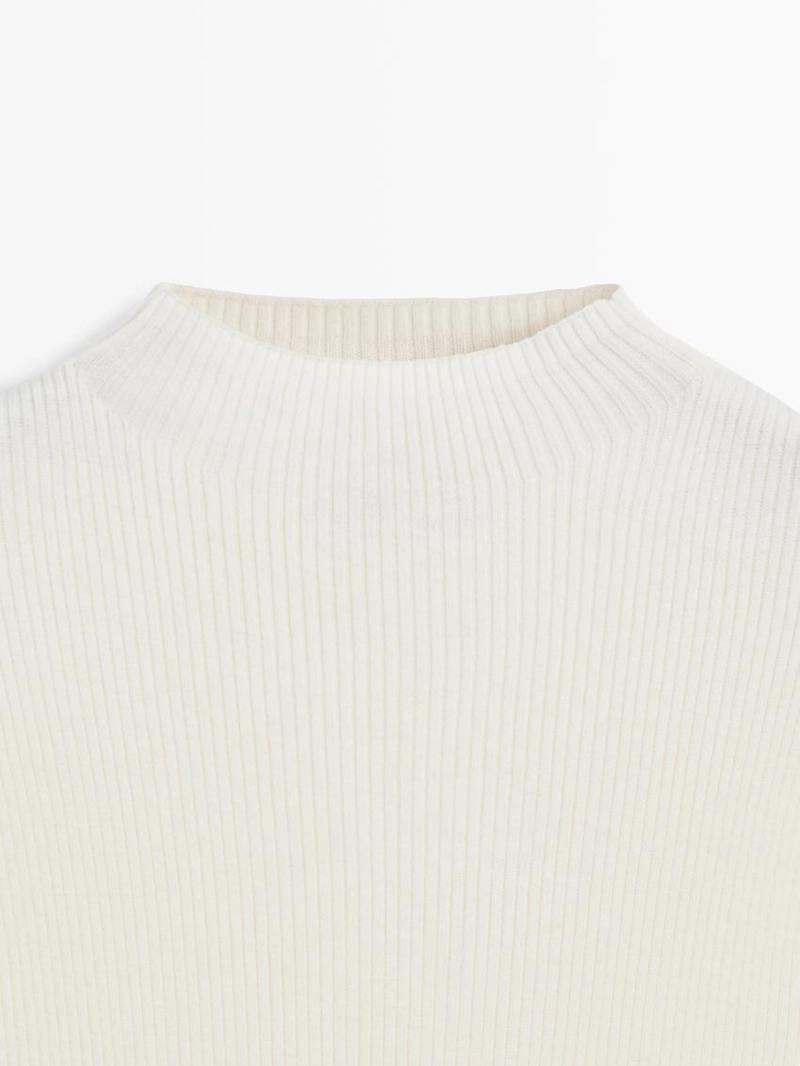 Платье с вязаным верхом и деталями