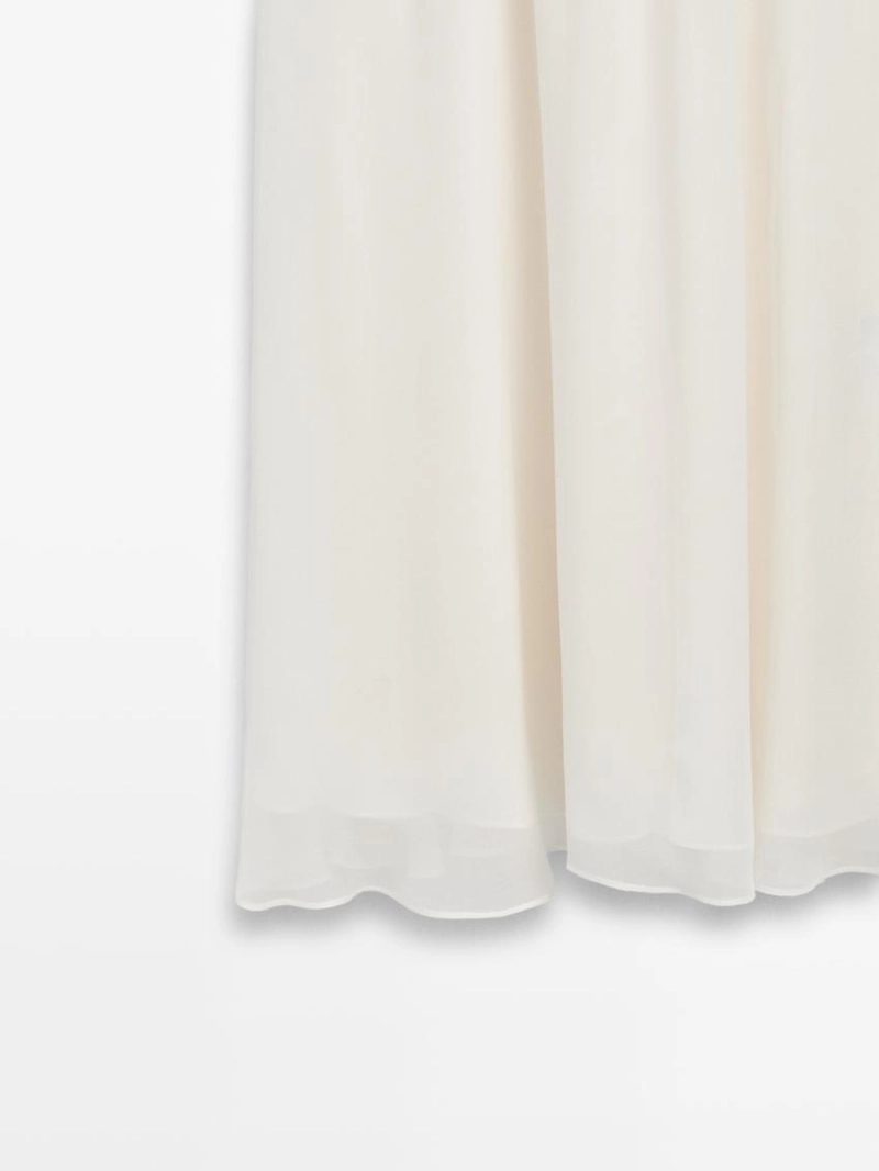 Платье с вязаным верхом и деталями